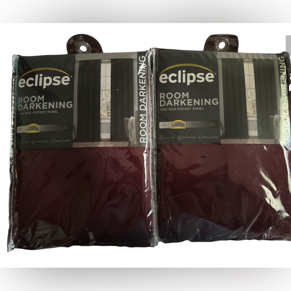 ECLIPSE DARKENING ROOM CURTAINS 
100% polyester | Red | 1 set ( 2 pieces)